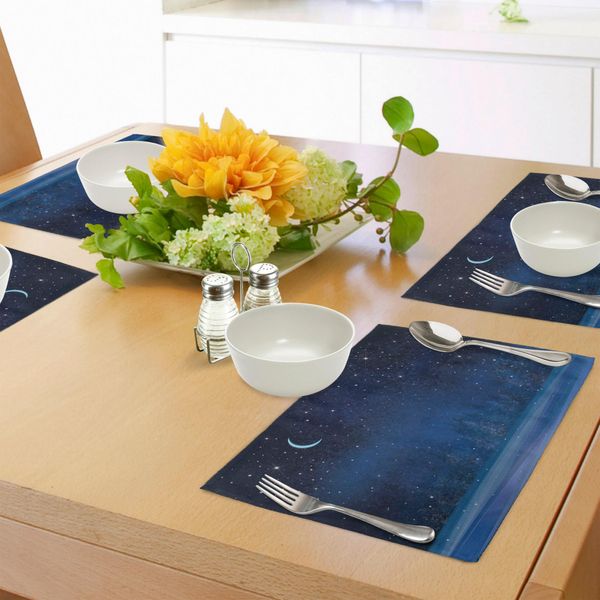 Tovagliette Abakuhaus Mond, Mistico Paese Delle Meraviglie Invernale Con Cielo Stellato, Notte Buia, Magico Paesaggio Boschivo, Tiscjdeco In Tessuto Resistente Al Lavaggio Per Sala Da Pranzo E Cucina, Blu Scuro-image
