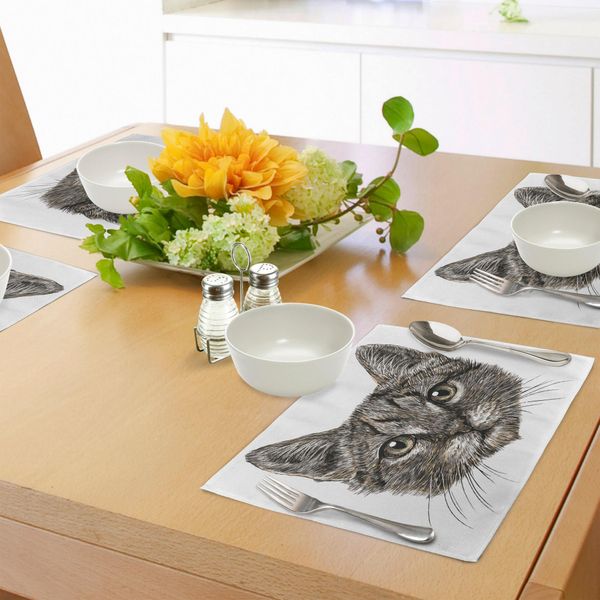 Tovagliette Abakuhaus Con Motivi Animali, Simpatico Gattino Paffuto Che Guarda Innocente Con I Suoi Lunghi Baffi, Decorazione Da Tavola In Tessuto Resistente Ai Colori Per La Sala Da Pranzo E La Cucina, Grigio-image