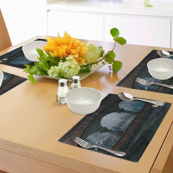 Tovagliette Gotiche Abakuhaus, Castello Medievale Di Notte Con Antico Arco E Candele - Immagine Medievale Nebbiosa, Tiscjdeco In Tessuto Resistente Al Lavaggio Per La Sala Da Pranzo E La Cucina, Blu Grigio E Rosso-image