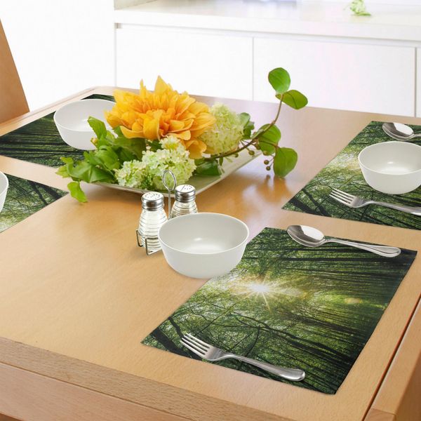 Tovagliette Abakuhaus Wald, Alberi Estivi Visti Dall'alto Con I Raggi Del Sole Che Filtrano Tra Le Foglie, Tiscjdeco In Tessuto Resistente Al Lavaggio Per La Sala Da Pranzo E La Cucina, Verde Felce Giallo-image