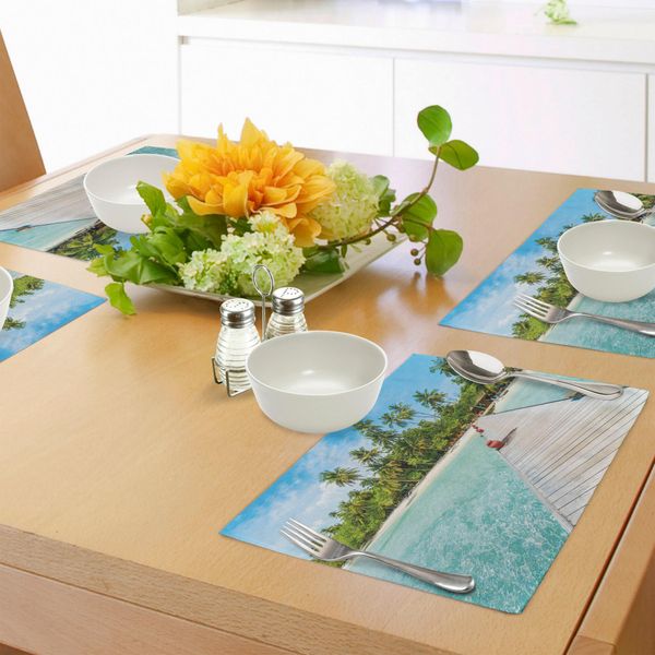 Abakuhaus Tovagliette Tropicali, Isola Delle Maldive Con Spiaggia, Piattaforma In Legno, Palme, Immagine Esotica Di Vacanza, Tiscjdeco In Tessuto Resistente Al Lavaggio Per La Sala Da Pranzo E La Cucina, Verde Felce, Turchese, Acquamarina-image