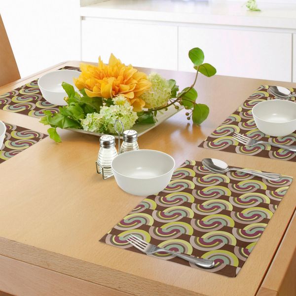 Tovagliette Abakuhaus In Stile Retrò, Design Hippie Vintage Con Motivi Geometrici Colorati, Immagine Un, Decorazioni Da Tavola In Tessuto Resistente Allo Scolorimento Per La Sala Da Pranzo E La Cucina, Color Cacao E Viola.-image