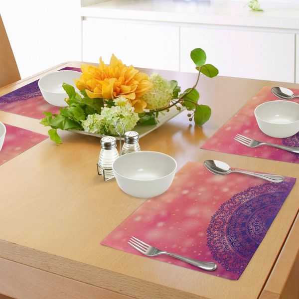 Tovagliette Abakuhaus Mandala, Universo Sacro Tribale Etnico All'henné Su Sfondo Bokeh Motivo Folk, Tiscjdeco In Tessuto Resistente Al Lavaggio Per Sala Da Pranzo E Cucina, Corallo Scuro Viola Indaco-image
