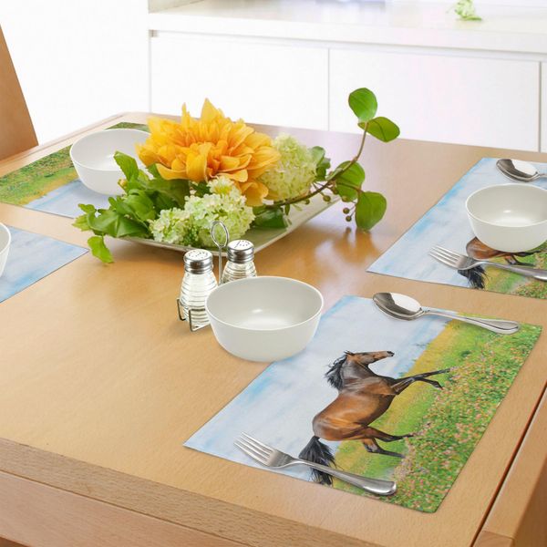 Tovagliette Abakuhaus, Cavallo Che Galoppa Su Un Prato Fiorito, Libertà Rurale, Immagine Di Animali, Tiscjdeco In Tessuto Resistente Al Lavaggio Per La Sala Da Pranzo E La Cucina, Verde Marrone Azzurro-image