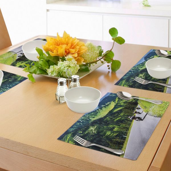 Abakuhaus Tovagliette Berg, Ciclisti Che Pedalano Su Una Strada Di Montagna Nella Stampa Artistica Digitale Alpina, Tiscjdeco In Tessuto Resistente Ai Colori Per La Sala Da Pranzo E La Cucina, Verde Cacciatore-image