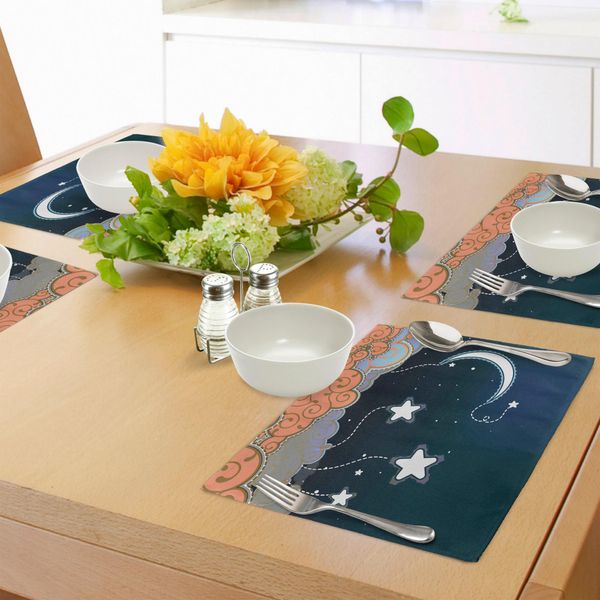 Tovagliette Per Bambini Abakuhaus, Disegno Cartoon Cielo Notturno Con Nuvole Vorticose, Stelle E Luna, Linee Tratteggiate, Stampa Digitale Su Tessuto Lavabile, Decorazione Da Tavola, Cucina, Blu Scuro, Salmone, Bianco-image