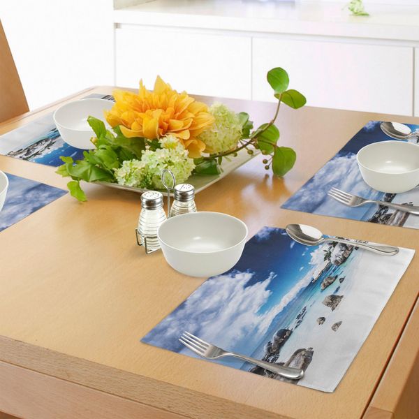 Tovagliette Abakuhaus, Spiaggia Tranquilla Con Vista Sull'oceano, Rocce E Cielo Nuvoloso, Stampa Digitale, Tessuto Lavabile E Resistente Al Lavaggio Per Sala Da Pranzo E Cucina, Blu, Grigio E Bianco-image