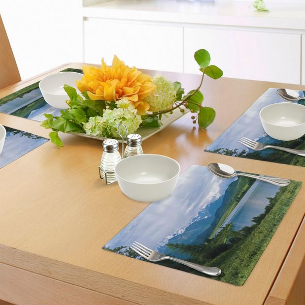 Tovagliette Naturali Abakuhaus, Belukha Mountain Sul Lago Circondato Da Montagne Con Cime Innevate, Tiscjdeco In Tessuto Resistente Al Lavaggio Per La Sala Da Pranzo E La Cucina, Verde Felce E Azzurro-image
