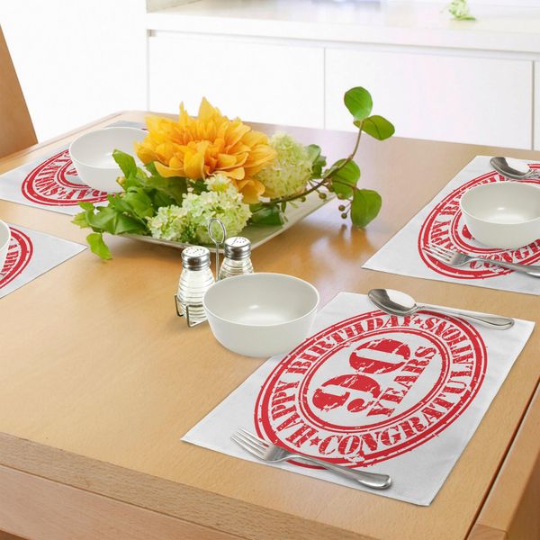 Abakuhaus 90° Compleanno Tovagliette, Timbro Rosso Invecchiato Con Data E Auguri Grunge Per I Novant'anni, Decorazioni Da Tavola In Tessuto Resistente Al Lavaggio Per La Sala Da Pranzo E La Cucina, Bianco E Rosso-image