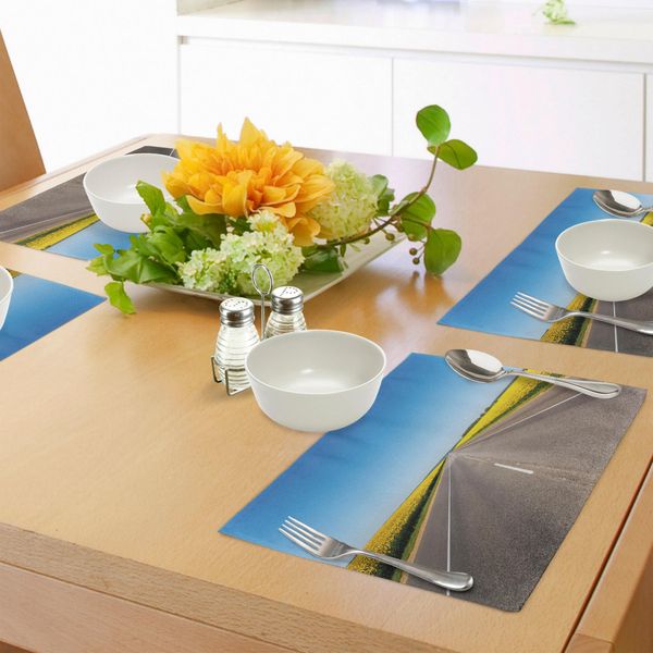 Abakuhaus Tovagliette Gialle E Blu, Tema Stradale Autostrada Con Sfondo Campo Di Girasoli Panorama Naturale, Tiscjdeco In Tessuto Resistente Al Lavaggio Per Sala Da Pranzo E Cucina, Azzurro Grigio-image