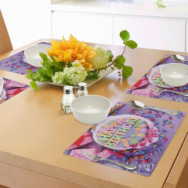 Tovagliette Abakuhaus Per Compleanni, Deliziosa Torta Di Compleanno Su Un Tavolo Con Stelle E Regali, Dessert Delizioso, Tessuto Lavabile E Resistente Al Lavaggio Per Sala Da Pranzo E Cucina, Multicolore-image