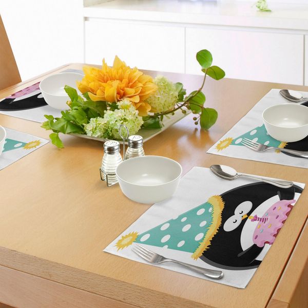 Tovagliette Abakuhaus Per Compleanni, Simpatico Pinguino Con Cappellino Da Festa E Torta, Stile Cartoon, Tiscjdeco In Tessuto Resistente Ai Colori Per Sala Da Pranzo E Cucina, Multicolore-image