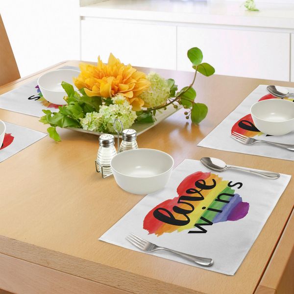 Abakuhaus Tovagliette Stolz, Slogan Ispiratore Sui Diritti Dei Gay "L'amore Vince"" Su Stampa Artistica A Forma Di Cuore Acquerellata, Tiscjdeco In Tessuto Resistente Al Lavaggio Per Sala Da Pranzo E Cucina, Multicolore"-image
