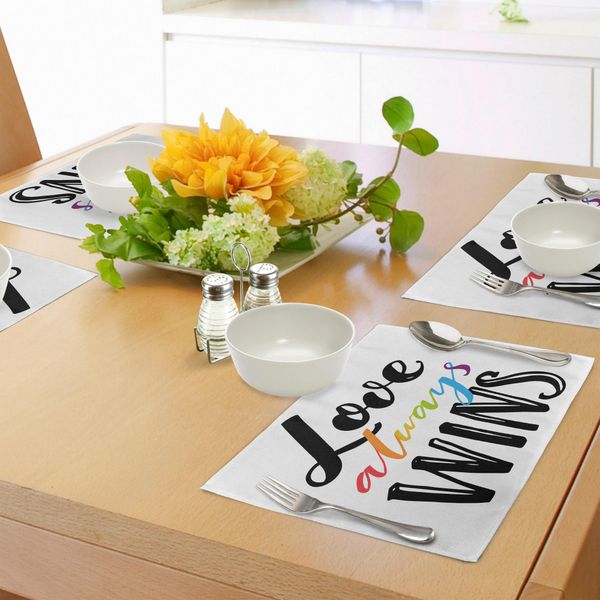 Abakuhaus Tovagliette Stolz, L'amore Vince Sempre Slogan Romantico Con Lettere Color Arcobaleno Disegnate A Mano, Tiscjdeco In Tessuto Resistente Al Lavaggio Per La Sala Da Pranzo E La Cucina, Multicolore-image