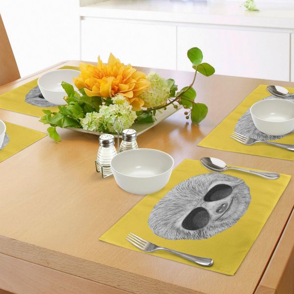 Tovagliette Abakuhaus Con Bradipo, Animale Hipster Della Giungla Con Occhiali Da Sole, Espressione Divertente, Stampa Con Personaggi Simpatici, Stampa Digitale Su Tessuto Lavabile, Decorazione Da Tavola Per La Cucina, Giallo Grigio-image