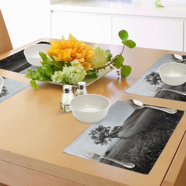 Abakuhaus Tovagliette Bianche E Nere, Albero Solitario Nella Campagna Rurale, Illustrazione Di Colline Naturali E Paesaggi All'aperto, Tiscjdeco In Tessuto Resistente Ai Colori Per La Sala Da Pranzo E La Cucina, Grigio Chiaro-image