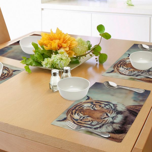 Tovagliette Abakuhaus Tiger, Large Felino In Uno Stato Tranquillo Con Sfondo Sfocato Immagine Ravvicinata Di Un Animale, Tiscjdeco In Tessuto Resistente Al Lavaggio Per La Sala Da Pranzo E La Cucina, Multicolore Arancione-image