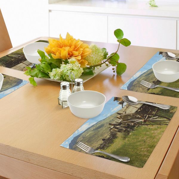 Abakuhaus Tovagliette In Legno Con Motivo A Ruota Di Carro, Linea Di Carrozze Antiche In Un Villaggio Rurale Con Fattoria E Colline, Tiscjdeco In Tessuto Resistente Al Colore Per La Sala Da Pranzo E La Cucina, Verde Marrone Azzurro-image