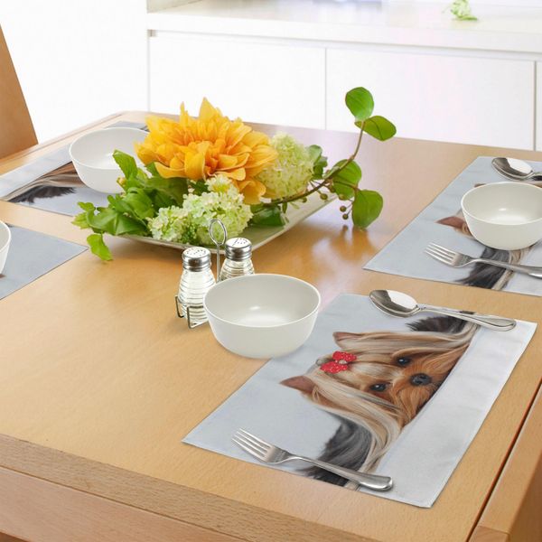 Tovagliette Abakuhaus Yorkie, Yorkshire Terrier Sdraiato Con Grazioso Fiocco Yorkie Ritratto D'amore Di Un Cane, Tessuto Lavabile Decorazione Per Tavolo Da Pranzo Cucina Stampa Digitale, Marrone Sabbia-image
