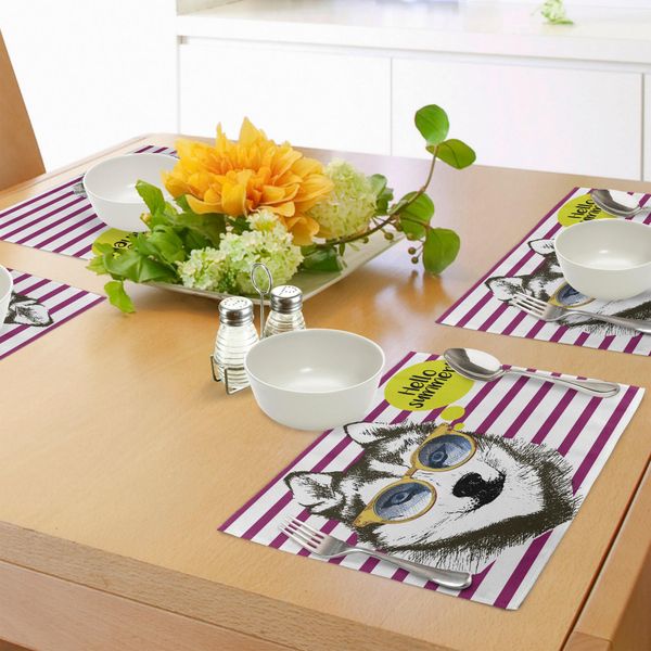 Abakuhaus Tovagliette Malamute Dell'alaska, Strisce Viola Con Occhiali Hipster Giallo Sgargiante E Citazione "Ciao Estate"", Tiscjdeco In Tessuto Resistente Ai Colori Per La Sala Da Pranzo E La Cucina, Multicolore"-image