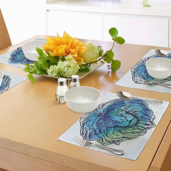 Tovagliette Abakuhaus Leone, Ritratto Artistico Di Leone Con Effetto Digitale Sfumato - Re Della Foresta, Tiscjdeco In Tessuto Resistente Ai Colori Per La Sala Da Pranzo E La Cucina, Turchese Azzurro-image