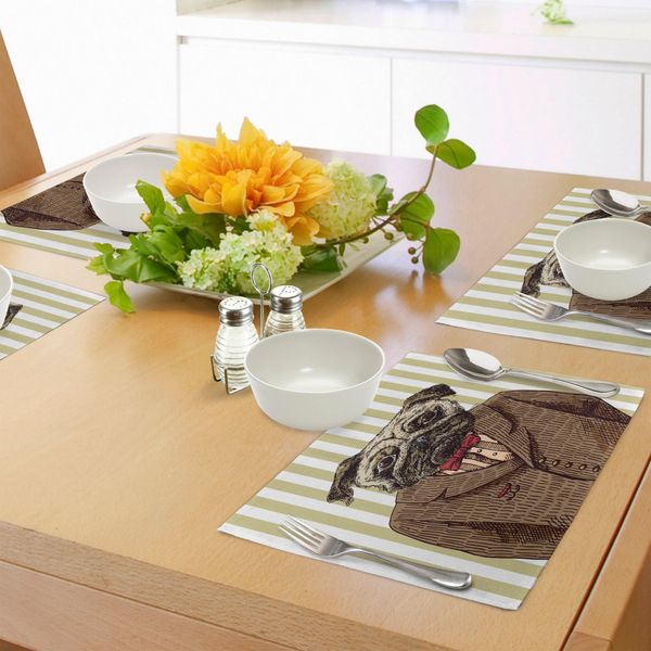 Abakuhaus Tovagliette Mops, Disegno Fatto A Mano Di Smart Dressed Dog Jacket Shirt Bogen Abito A Righe Sfondo, Tiscjdeco In Tessuto Resistente Al Lavaggio Per La Sala Da Pranzo E La Cucina, Marrone Chiaro Marrone-image