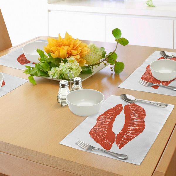 Abakuhaus Tovagliette Kuss, Stampa Di Impronte Di Labbra Su Sfondo Bianco. Traccia Seducente Con Effetto Grunge, Tovaglietta Decorativa In Tessuto Resistente Ai Colori Per La Sala Da Pranzo E La Cucina, Rosso Cinabro Bianco.-image