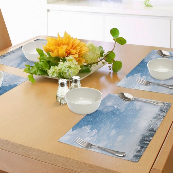 Tovagliette Abakuhaus Winter, Neve Che Cade Sulla Città, Grattacieli, Strade, Freddo, New York City, Tiscjdeco In Tessuto Resistente Al Lavaggio Per Sala Da Pranzo E Cucina, Blu Grigio Bianco-image