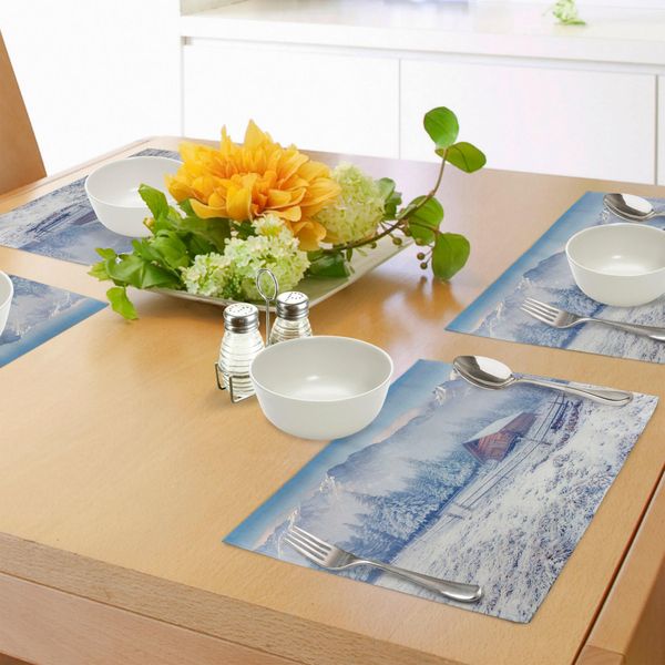 Tovagliette Invernali Abakuhaus, Vecchia Fattoria Tra Le Montagne Innevate E Nel Bosco Ricoperto Di Brina Rustic Life Photography, Tiscjdeco In Tessuto Resistente Al Lavaggio Per La Sala Da Pranzo E La Cucina, Caramello Bianco Blu-image