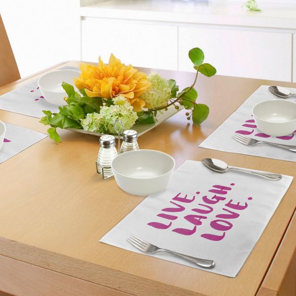 Abakuhaus Tovagliette "Vivi, Ridi, Ama"", Citazione Positiva Con Effetto Pennellata E Scritta A Mano, Decorazione Da Tavola In Tessuto Resistente Al Lavaggio Per La Sala Da Pranzo E La Cucina, Viola E Bianco."-image