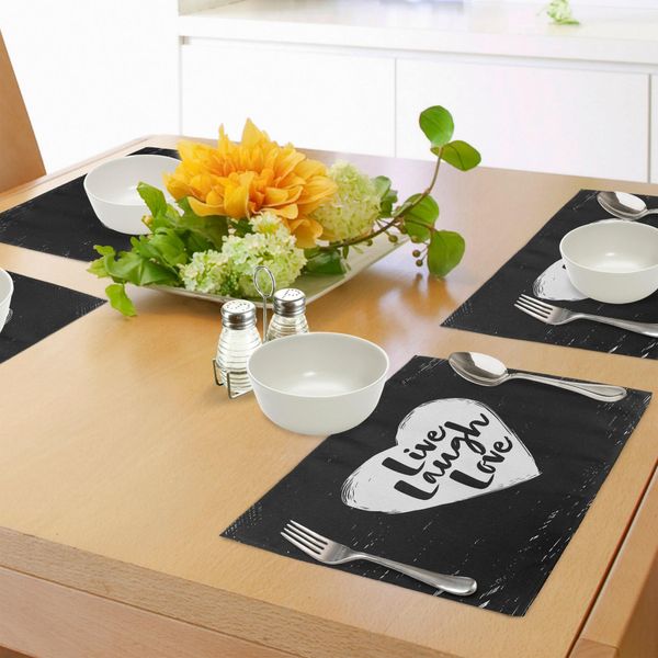 Abakuhaus Tovagliette "Vivi, Ridi, Ama"", Illustrazione Di Un Cuore Ispirato Allo Sporco E Una Citazione Su Sfondo Nero, Sottobicchieri In Tessuto Lavabile Decorazioni Per La Tavola Con Stampa, Bianco E Nero"-image