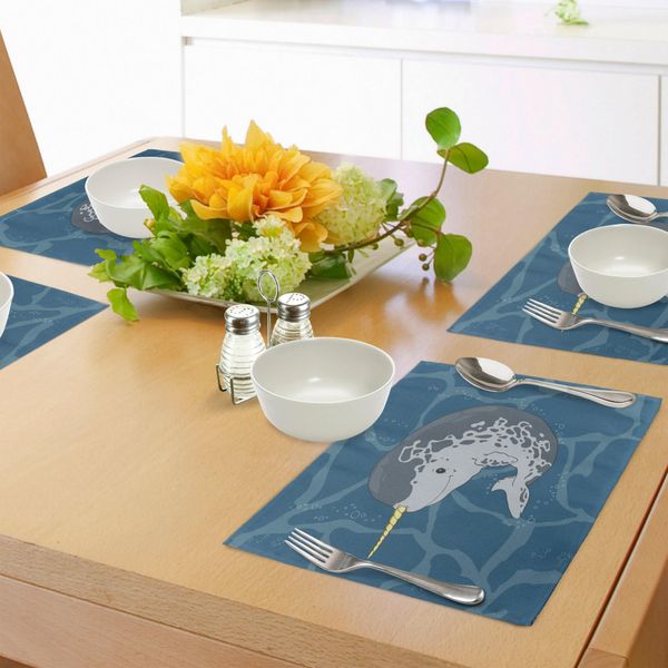 Tovagliette Abakuhaus Narvalo, Felice Balena Artica Con Corno Che Nuota Nel Mare, Disegno Animale In Stile Caricatura, Tiscjdeco In Tessuto Resistente Al Lavaggio Per La Sala Da Pranzo E La Cucina, Multicolore-image