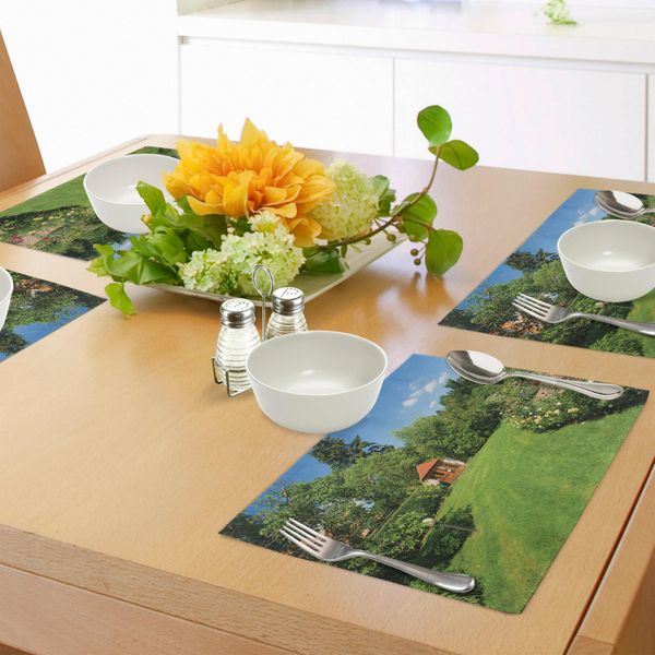 Tovagliette Da Giardino Abakuhaus, Tranquillo Paesaggio Con Rose In Fiore, Sentiero In Mattoni E Un Piccolo Gazebo, Tiscjdeco In Tessuto Resistente Al Lavaggio Per La Sala Da Pranzo E La Cucina, Multicolore-image