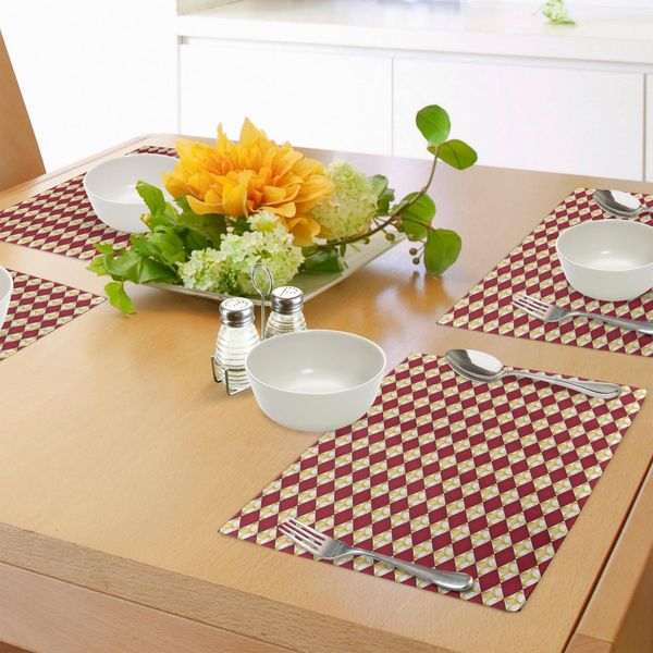 Tovagliette Abakuhaus Fleur De Lis, Motivo Geometrico A Rombi Motivo Occidentale Culturale Con Gigli Reali, Tiscjdeco In Tessuto Resistente Al Lavaggio Per La Sala Da Pranzo E La Cucina, Giallo Bianco Rubino-image