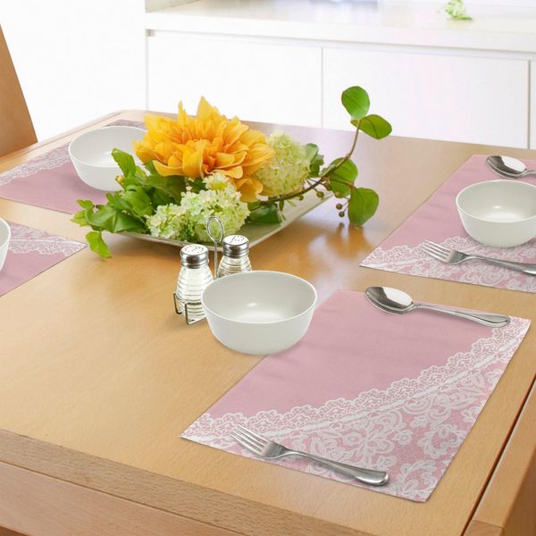Abakuhaus Tovagliette Rosa E Bianche, Bordo In Pizzo Vecchio Stile Su Sfondo Rosa, Tema Matrimonio, Stampa Femminile, Decorazioni Da Tavola In Tessuto Resistente Al Lavaggio Per Sala Da Pranzo E Cucina, Rosa Chiaro E Bianco-image