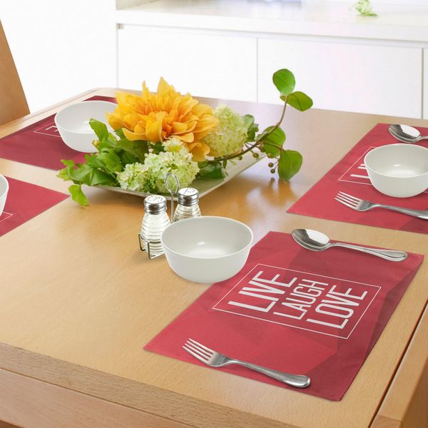 Abakuhaus Tovagliette "Vivi, Ridi, Ama"", Sfondo Astratto Triangolare Poligonale Con Una Citazione In Una Cornice Rettangolare, Tovaglietta Decorativa In Tessuto Resistente Al Lavaggio Per La Sala Da Pranzo E La Cucina, Bianco E Rosso."-image