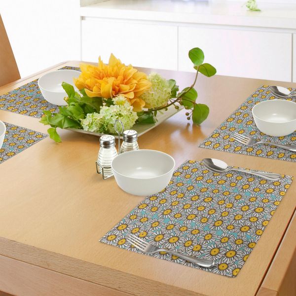 Abakuhaus Tovagliette Gialle E Bianche, Bouquet Di Margherite In Stile Sketch Su Illustrazione Romantica Astratta, Tiscjdeco In Tessuto Resistente Al Lavaggio Per La Sala Da Pranzo E La Cucina, Margherite Bianche Su Sfondo Azzurro-image