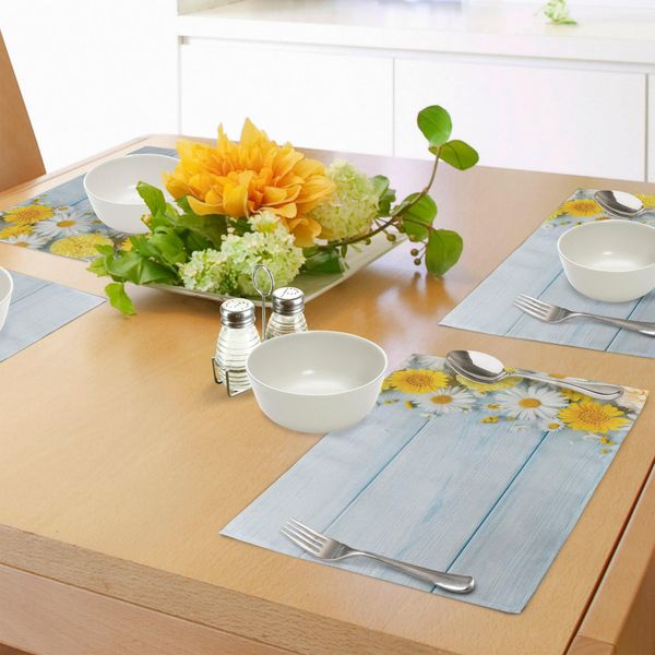 Abakuhaus Tovagliette Con Fiori Gialli, Giardino Stagionale In Fiore Su Assi Di Legno Blu - Stampa Rustica, Decorazione Da Tavola In Tessuto Resistente Al Lavaggio Per La Sala Da Pranzo E La Cucina, Azzurro E Giallo-image
