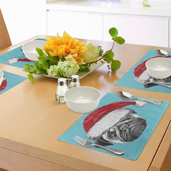 Abakuhaus Tovagliette Mops, Ritratto Di Cane Con Cappello Di Babbo Natale Immagini Natalizie - Divertente Illustrazione Su Sfondo Blu, Tovaglietta Decorativa In Tessuto Resistente Al Lavaggio Per Sala Da Pranzo E Cucina, Grigio Blu Rubino-image