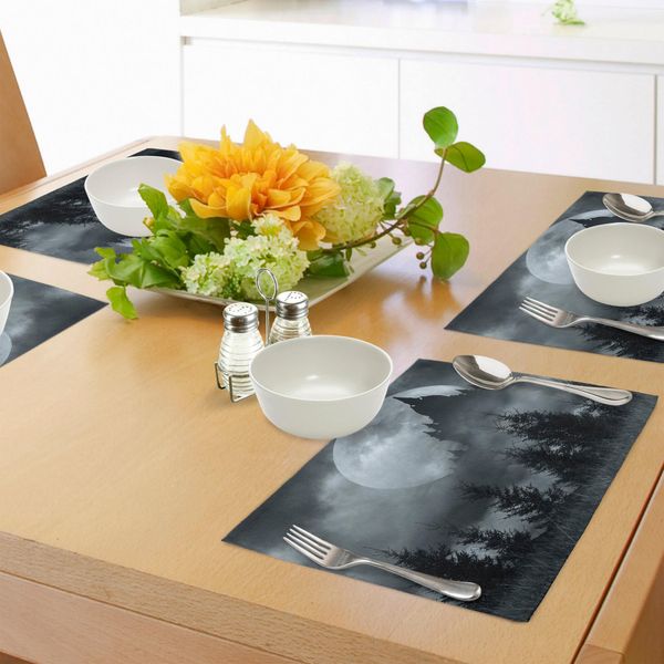 Tovagliette Abakuhaus Halloween, Sagoma Di Un Castello Magico Su Un Paesaggio Fantastico Notturno Con Luna Piena E Foresta Inquietante, Decorazione Da Tavola In Tessuto Resistente Ai Colori Per La Sala Da Pranzo E La Cucina, Grigio Chiaro-image