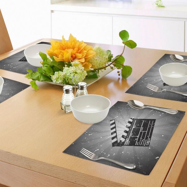 Tovagliette Da Cinema Abakuhaus, Ciak Su Sfondo Retrò Con Effetto Grunge Director Cut Scene, Tiscjdeco In Tessuto Resistente Al Lavaggio Per La Sala Da Pranzo E La Cucina, Bianco Nero Grigio-image