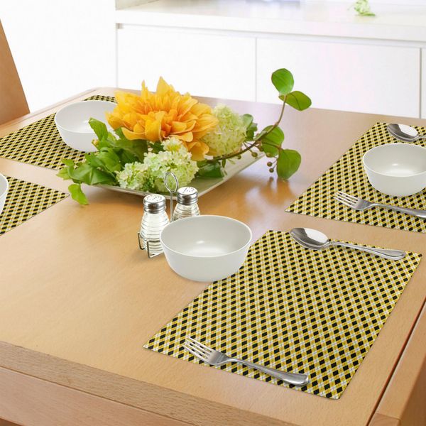 Abakuhaus Tovagliette Geometriche, Motivo Argyle Con Rombi E Linee Tratteggiate Design A Quadri, Tiscjdeco In Tessuto Resistente Al Lavaggio Per La Sala Da Pranzo E La Cucina, Giallo, Bianco E Nero-image