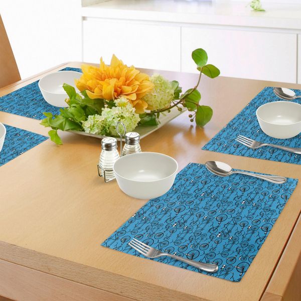 Tovagliette Abakuhaus, Biciclette In Stile Cartone Animato Antico Su Sfondo Blu, Motivo Retrò Con Ruote, Tiscjdeco In Tessuto Resistente Al Lavaggio Per La Sala Da Pranzo E La Cucina, Bianco, Nero E Blu-image