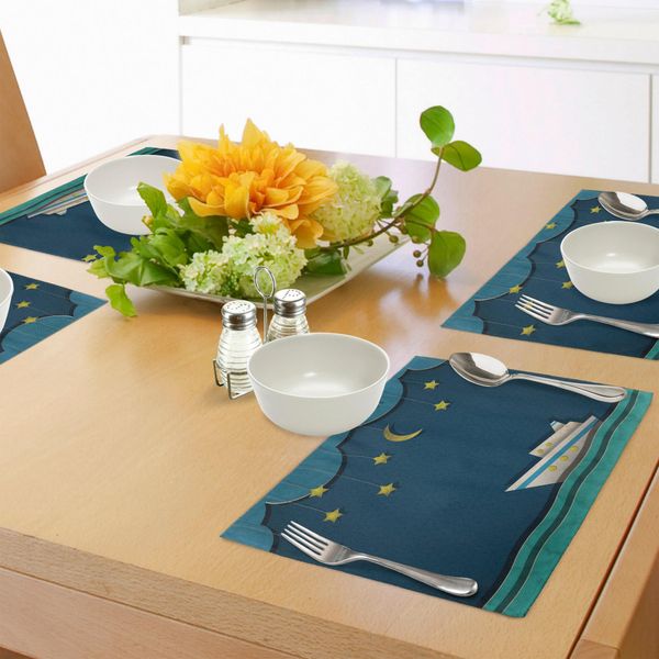 Tovagliette Abakuhaus Vintage Boat, Luna E Stelle Nel Cielo Piccola Barca Che Scherza Sulle Onde Di Notte Bambino, Tiscjdeco In Tessuto Resistente Al Lavaggio Per La Sala Da Pranzo E La Cucina, Blu Notte Giallo Verde Acqua-image