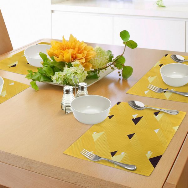 Abakuhaus Tovagliette Vintage Gialle, Triangoli Grandi E Piccoli In Diagonale Con Strisce Geometriche Retrò, Tiscjdeco In Tessuto Resistente Al Lavaggio Per La Sala Da Pranzo E La Cucina, Calendula Bianca E Nera-image