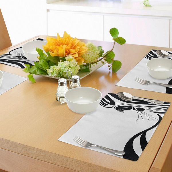 Tovagliette Abakuhaus Con Motivi Animali, Dettaglio Artistico Dello Schizzo Del Motivo Mimetico A Strisce Con Linee Curve E Occhi Di Zebra, Sottobicchieri In Tessuto Lavabile Decorazione Da Tavola Con Stampa, Bianco E Nero-image