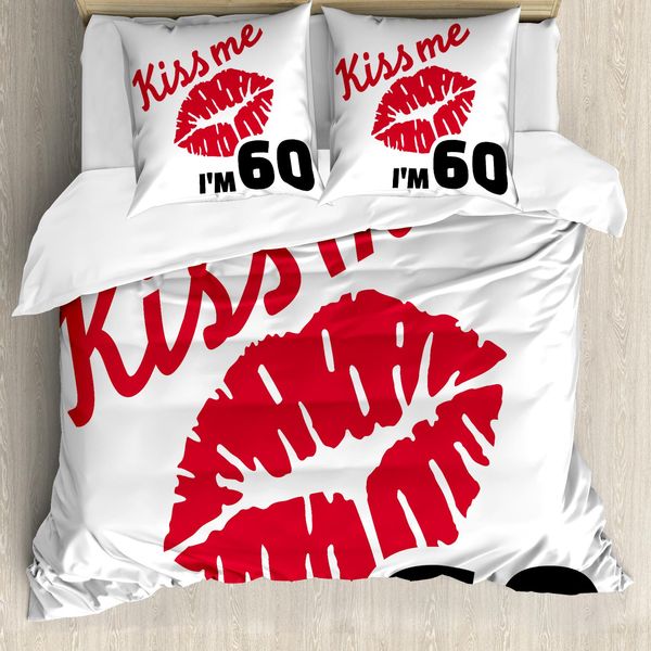 Abakuhaus 60° Compleanno Copripiumino, Kiss Me, I'm 60 Parole, Antiacaro, Adatto A Chi Soffre Di Allergie, Con Federe, 155 Cm X 220 Cm - 80 X 80 Cm, Nero Rosso-image