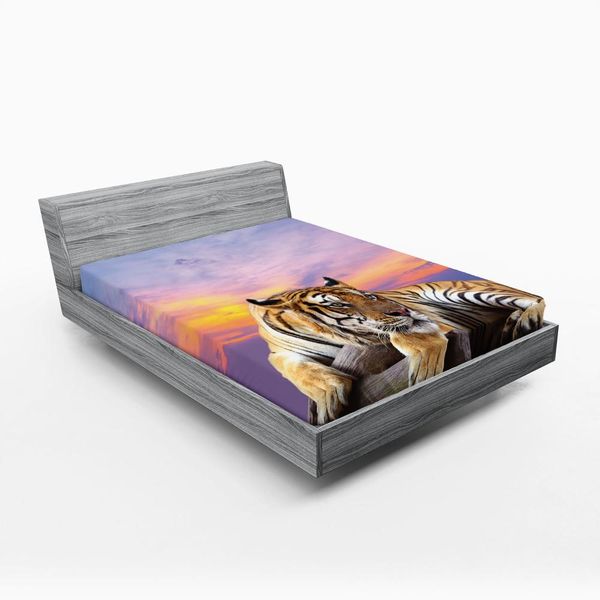 Abakuhaus Lenzuolo Con Angoli Safari, Tigre, Stampa Colorata Con Tramonto Su Cielo Blu E Alberi, 90 X 200 Cm, Lavanda Senape-image