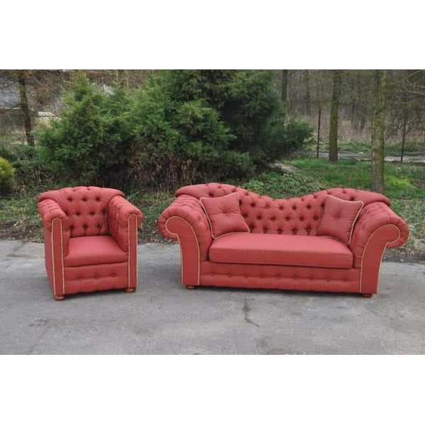 Divano A Tre Posti Di Design Con Seduta Imbottita Divani In Tessuto Divano A 3 Posti Rosso Chesterfield-image