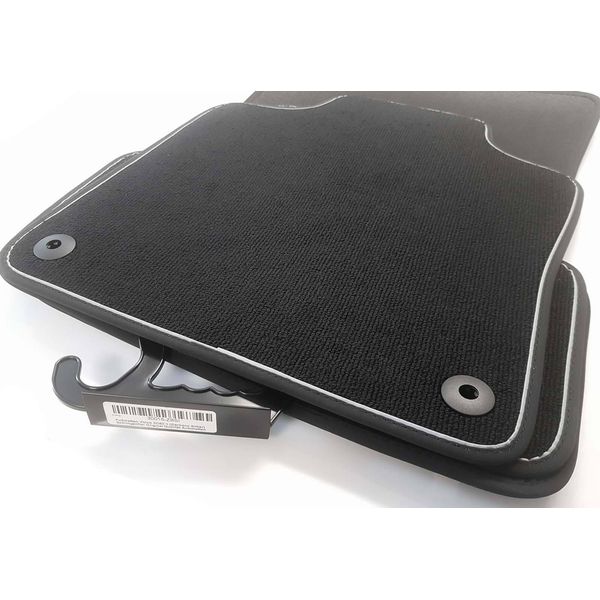 Tappetini Volvo XC40 (Finiture Nobili Argento) Tappetini Velours In Qualità Originale Set Di Tappetini Per Auto 4 Pezzi Neri-image